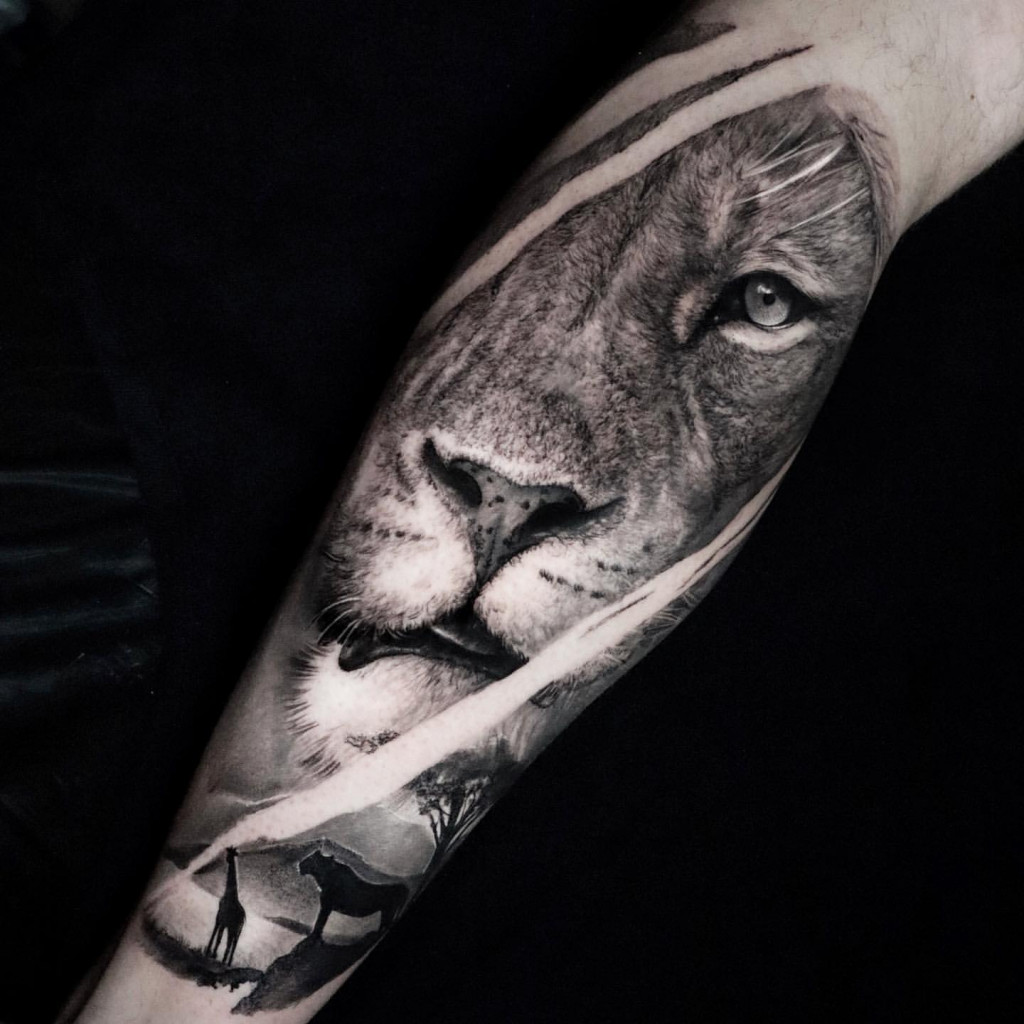 Tatouage de lion chez Leto Tattoo Studio en Suisse