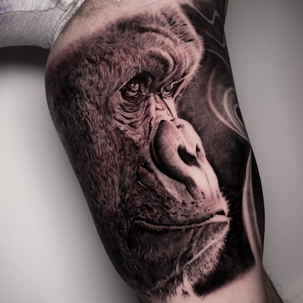 Tatouage gorille par Antonio Ragone, tatoueur chez leto tattoo studio
