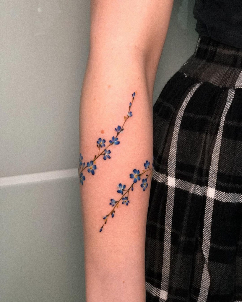 tatouage fleur nastia petite fleur bleue